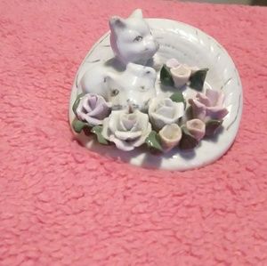 Little porcelain kitty